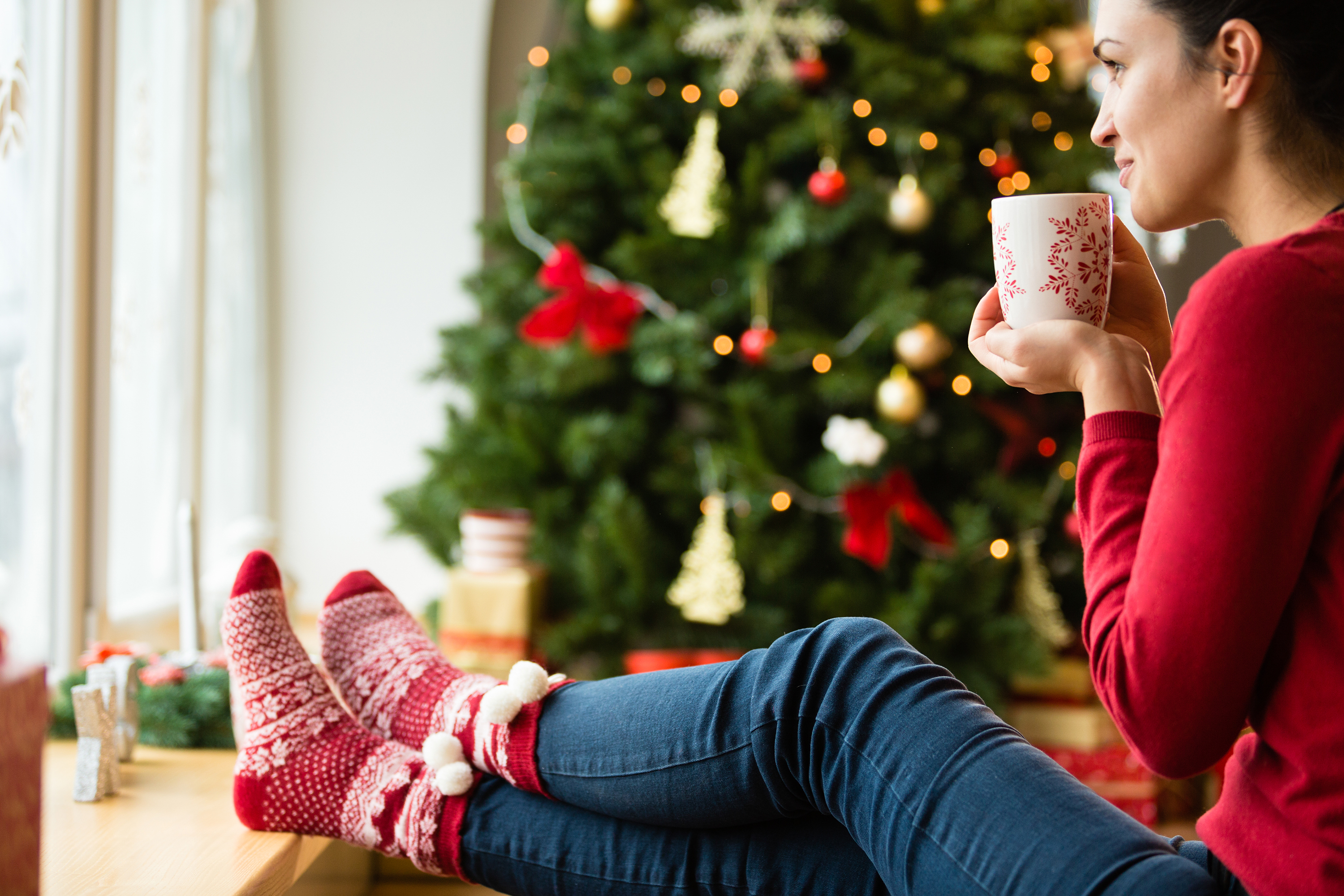 7 Christmas Decorating Benefits For Offices + FAQs